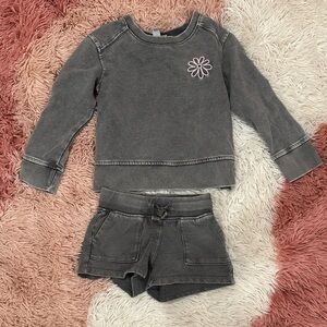 Cat & Jack Girls Charcoal Gray Pullover & Shorts Set with Pink Daisy